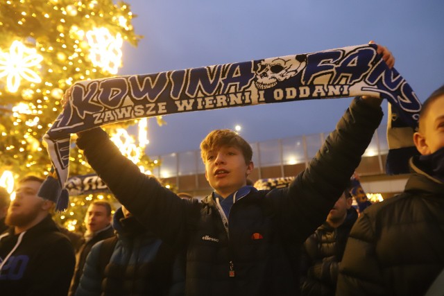 Zobacz kolejne zdjęcia. Przesuwaj zdjęcia w prawo - naciśnij strzałkę lub przycisk NASTĘPNE