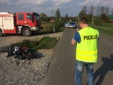 W Ostrowach Tuszowskich koło Kolbuszowej 15-letni motocyklista zderzył się z ciągnikiem rolniczym [ZDJĘCIA]