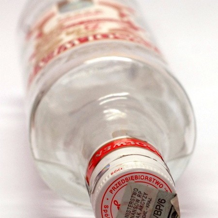 Policja potwierdza, że w Lubiszynie w niedzielę jeździł bus, z którego oferowano wódkę w zamian za oddanie głosu na konkretną osobę.