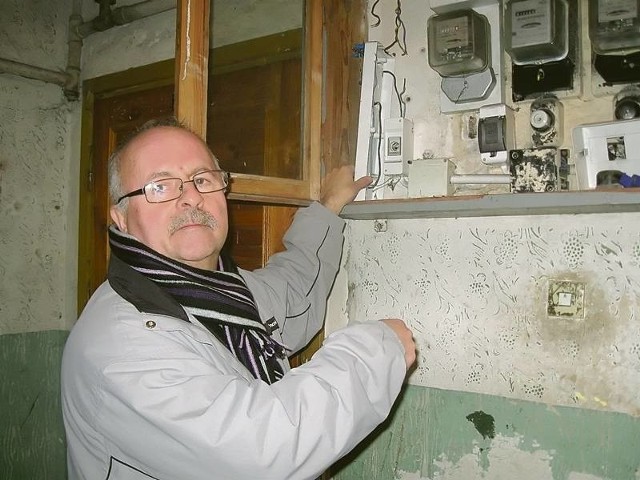 - Wszelkie manipulacje przy licznikach elektrycznych mogą być bardzo niebezpieczne - mówi Ryszard Suprynowicz, kierownik do spraw techniczno- remontowych ZGM.