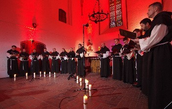Chór gregoriański Schola Cantorum Gymevensis z Gniewu śpiewa podczas mszy kościelnych, ale też daje niepowtarzalne koncerty  publiczne w kraju i za granicą