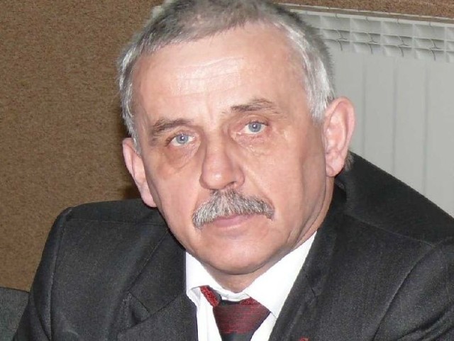 Starosta Zbigniew Matyśkiewicz z kamienną twarzą wysłuchał oświadczenie Henryki Skiby, która oskarża swojego pracodawcę o mobbing. 
