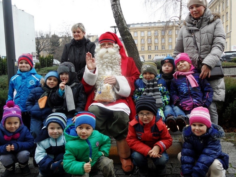 Święty Mikołaj spotkał się z dziećmi z częstochowskich szkół...