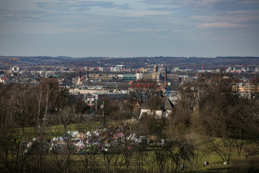 Wiosenna panorama Krakowa z Kopca Krakusa