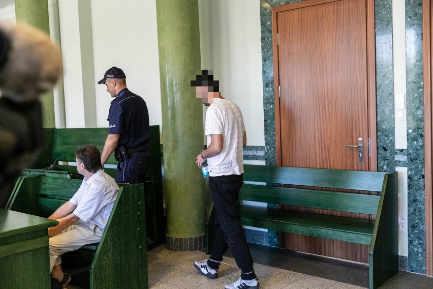Białystok. Gruzin skazany na pięć lat więzienia po ekspresowym procesie w sprawie napadu na właściciela kantoru przy ulicy Kawaleryjskiej 