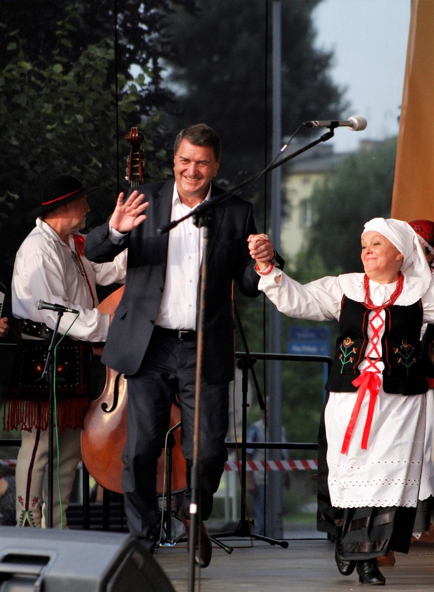 Babiogórzanka porwała prezydenta Janusza Chwieruta do tańca