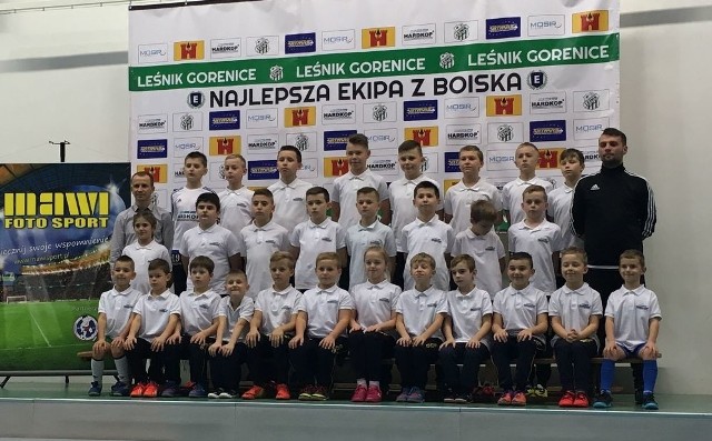 Leśnik Gorenice - zwycięska "Ekipa z boiska" podczas sesji zdjęciowej i wręczenia nagród w plebiscycie Ekstraklasa.net