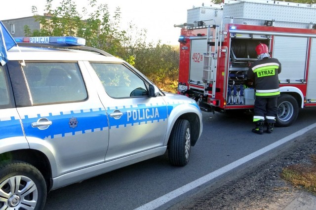 Do tragedii doszło dziś przed godz. 8 w Rynarzewie (gmina Szubin). Auto dostawcze (Mercedes Sprinter) wjechało w tył śmieciarki.