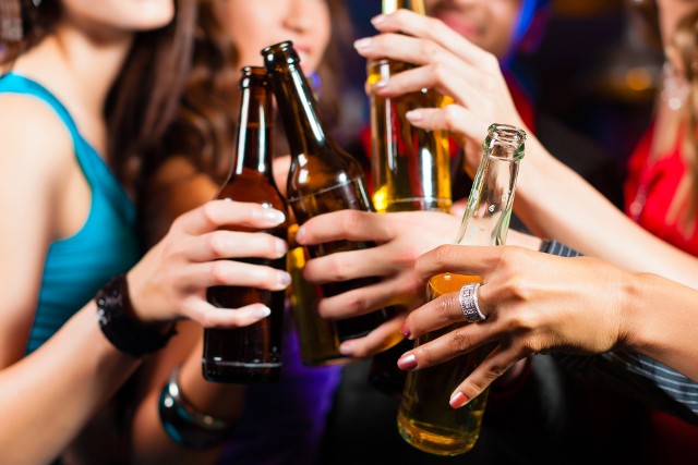 Alkohol sprzyja infekcjom na różne sposoby, a wysokie spożycie to ilości nie uznawane w Polsce za nadmierne.
