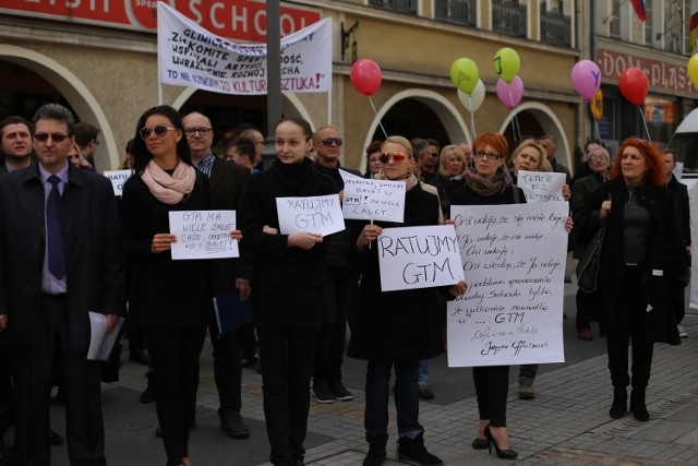 Pikieta w obronie Gliwickiego Teatru Muzycznego