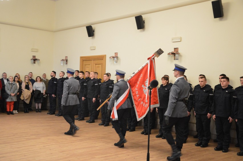 Młodzi adepci najbliższe sześć miesięcy spędzą w Szkole...