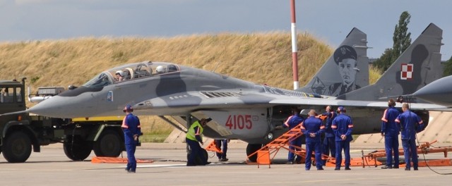 Kiedy wznowione zostaną loty MIG-ów? Na zdjęciu: MiG 29 ze specjalnym malowaniem, czyli maszyna, której patronem jest as polskiego lotnictwa, gen. Stanisław Skalski