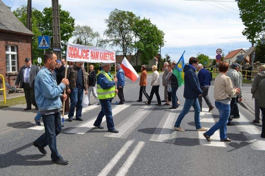 Protest w Mąkowarsku. Mieszkańcy żądali przywrócenia karetki pogotowia [zdjęcia]