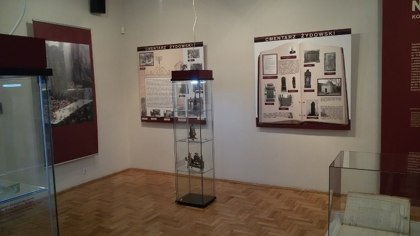 Sosnowiec: wystawa "Sosnowieckie nekropolie" w Zamku Sieleckim [ZDJĘCIA]