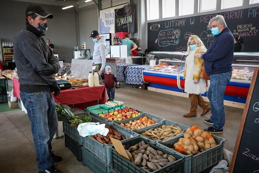 Słoneczny Bazar na Prawobrzeżu w czasach pandemii. Zdjęcia