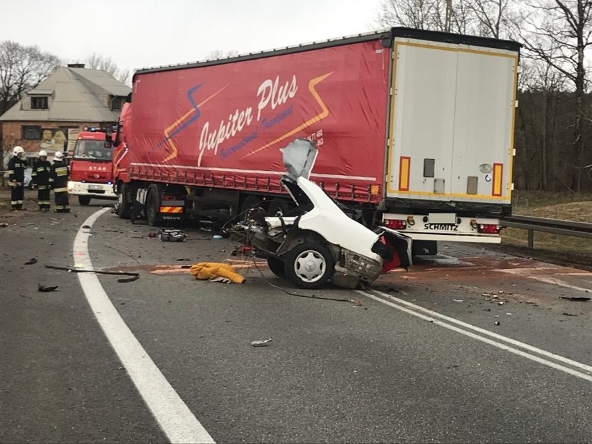 Poświętne. Tragiczny wypadek na DK 8. Dwie osoby nie żyją