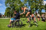 Żonglują, chodzą po linie... W ten sposób pokonują swoje słabości