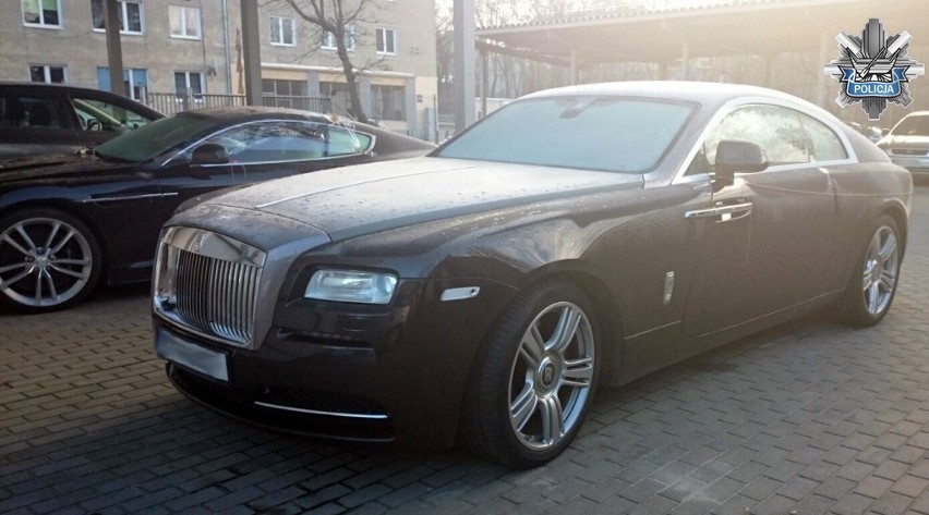 Dwa luksusowe pojazdy warte około 1,7 miliona złotych...
