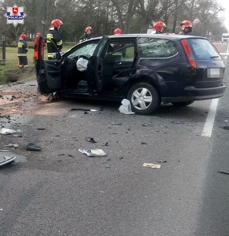 Tragiczny wypadek we wsi Zakręcie koło Krasnegostawu. Dwie osoby zginęły na miejscu. Policja podała nowe informacje 