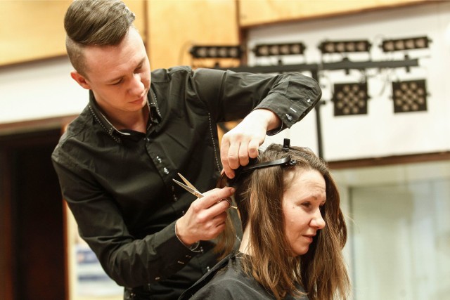Akcja cięcia włosów w ramach II Święta Lata, które odbędzie się w sobotę na osiedlu Armii Krajowej w Opolu, będzie prowadzona w godzinach 12-18.