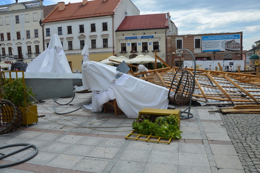 Gwałtowna burza w Tarnowie, ranni i spore zniszczenia [ZDJĘCIA INTERNAUTÓW]