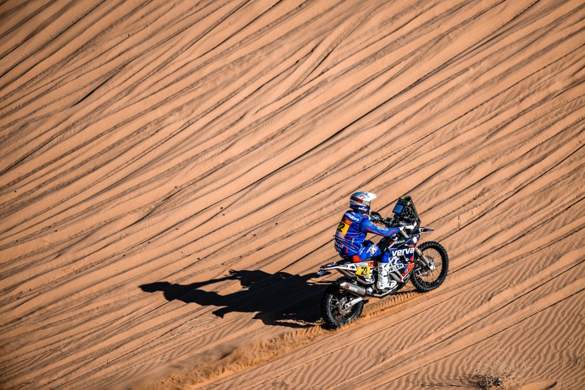 44. Rajd Dakar. Maciej Giemza popełnił błąd i stracił ponad godzinę [ZDJĘCIA, VIDEO]