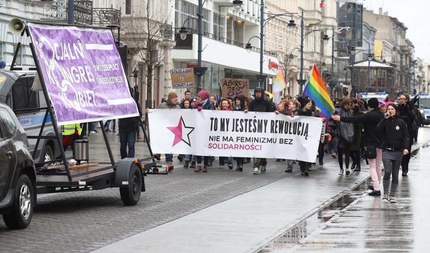 Kilkaset kobiet pomaszerowało w XVI łódzkiej Manifie. Jej hasłem było"To my jesteśmy rewolucją. Nie ma feminizmu bez solidarności"