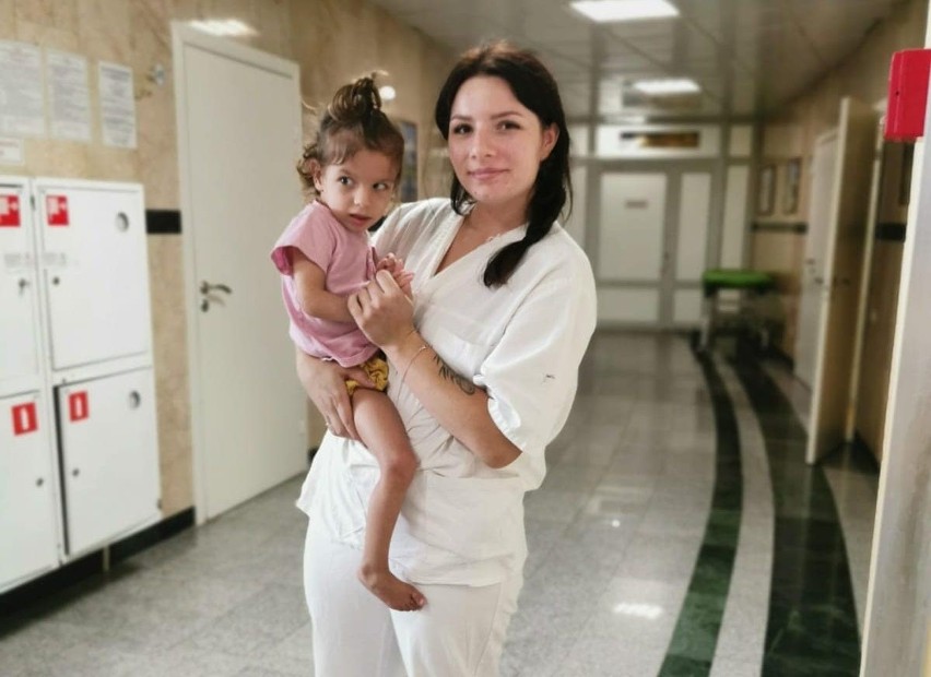 Victoria Radzikowska z mamą Pauliną są w rosyjskiej klinice...