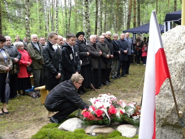 Na powstańczej mogile w lasach pod Gielniowem zostały złożone wieńce i kwiaty.