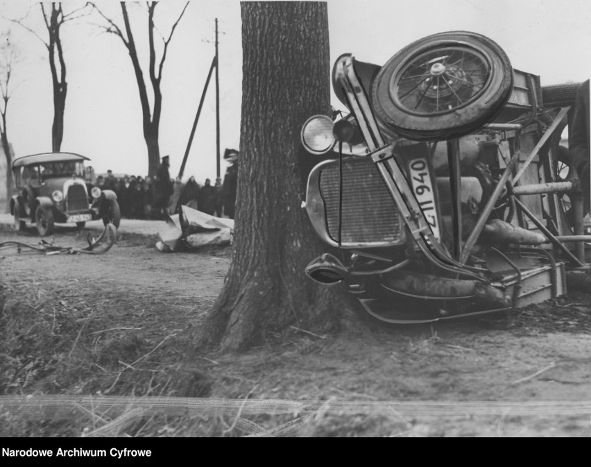 Wypadek samochodowy na trasie Poznań-Żegrze z 1936 roku...