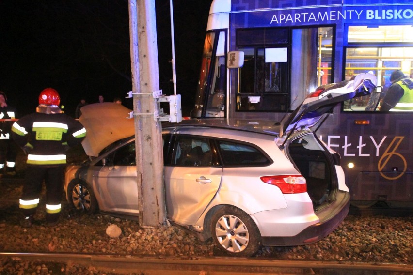 Wypadek na skrzyżowaniu Olszewskiego i Kosiby