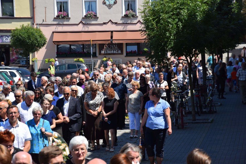 Pogrzeb Piotra Sollocha, byłego burmistrza Krapkowic. Żegnały go tłumy mieszkańców 