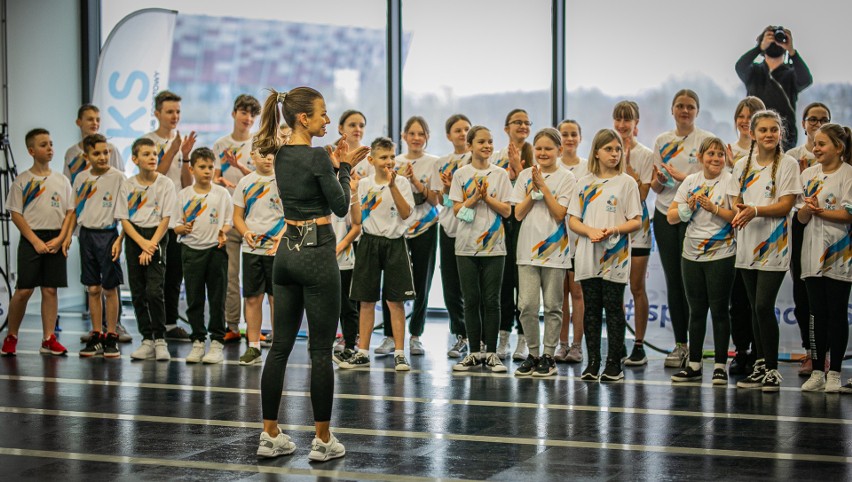Wyjątkowy trening z Anną Lewandowską. Dzieci ze szkoły w Odechowie laureatami konkursu „Jesienny warm-up”