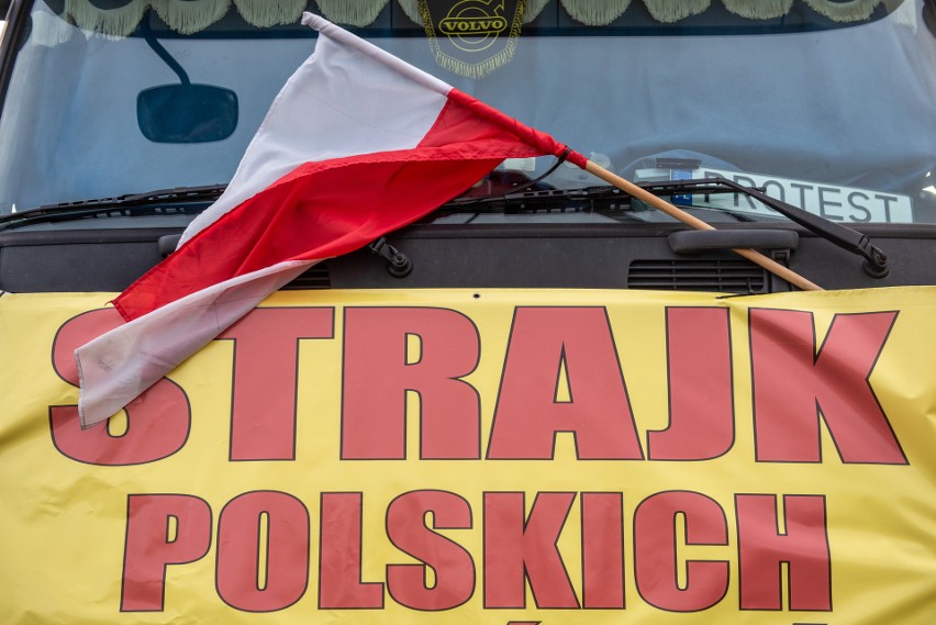Protest przewoźników przed granicą polsko-ukraińską trwa od...