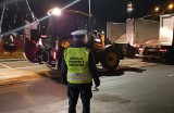 Przeładowana ciężarówka bez hamulców prowadzona przez kierowcę bez uprawnień. Transport zatrzymany przez ITD w Nowince koło Augustowa