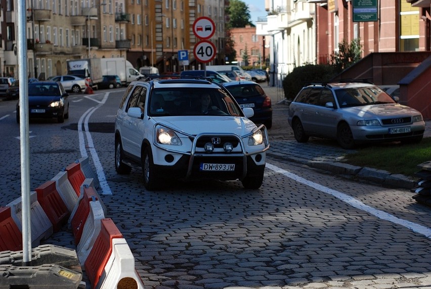 Wprowadzony w sobotę objazd Długiej i Poznańskiej przez ul....