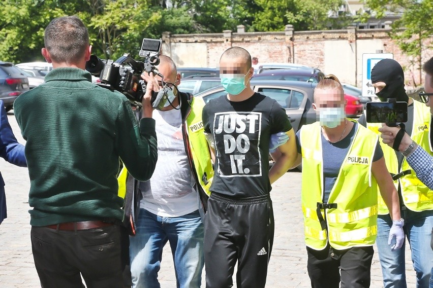 Nożownik ze szpitala przy Chałubińskiego już w areszcie (ZDJĘCIA)