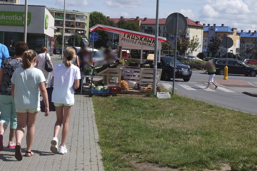 Czy budki na ulicy Andersa w Słupsku ograniczają widoczność kierowców? ZIM twierdzi, że nie, ale i tak je przestawi [ZDJĘCIA]