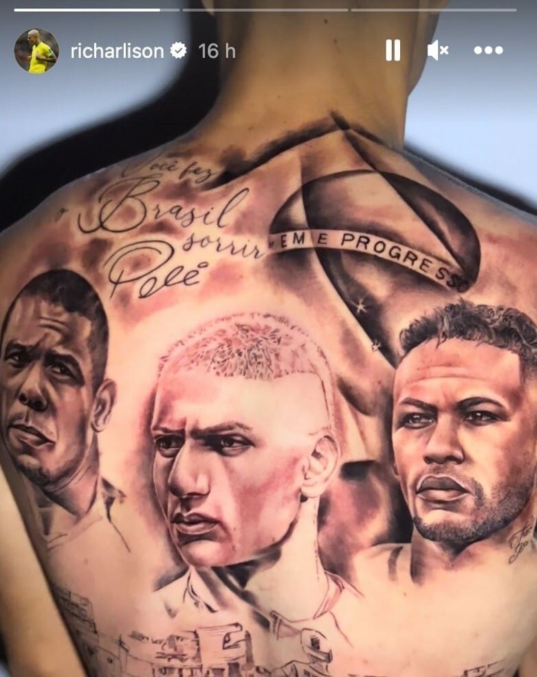 Tatuaż na plecach Richarlisona – po lewej wizerunek Ronaldo,...