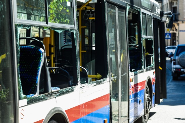 BYDGOSZCZ WYPADEK NAKIELSKA - STAWOWA AUTOBUS I CITROEN DOSTAWCZY  2 OSOBY W SZPITALUBYDGOSZCZ WYPADEK NAKIELSKA - STAWOWA AUTOBUS I CITROEN DOSTAWCZY  2 OSOBY W SZPITALU