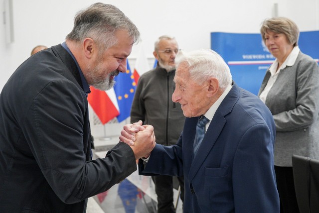 W urodzinach kombatanta uczestniczył między innym wojewoda wielkopolski. Uroczystszości obyły się w Sali Herbowej Wielkopolskiego Urzędu Wojewódzkiego w Poznaniu.Przejdź do kolejnego zdjęcia --->