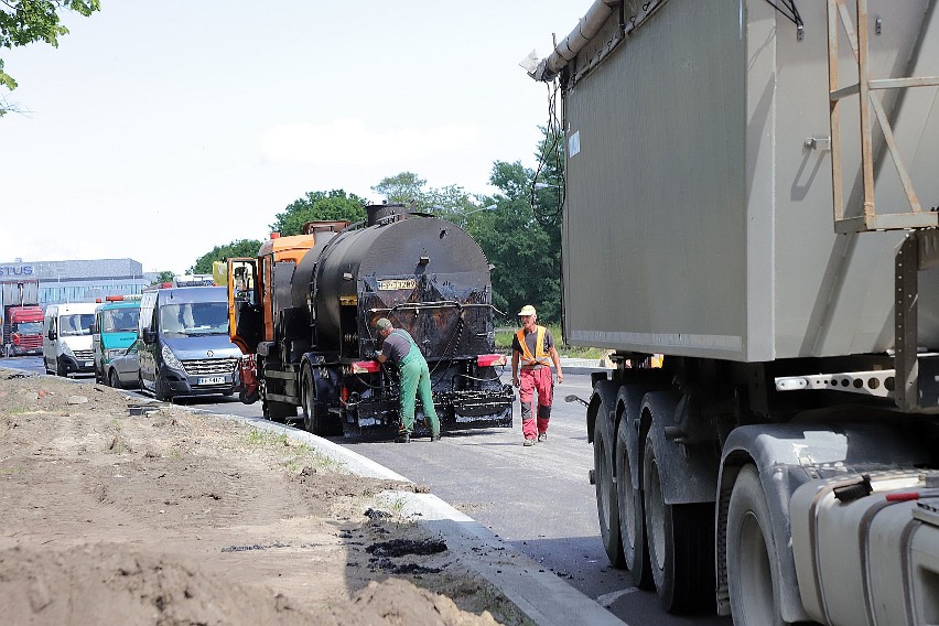 W piątek ciężarówki sprawdzą asfalt na wiadukcie na al. Śmigłego-Rydza