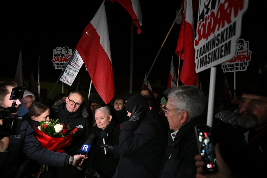 Manifestacja w obronie Kamińskiego i Wąsika. Pod areszt w...