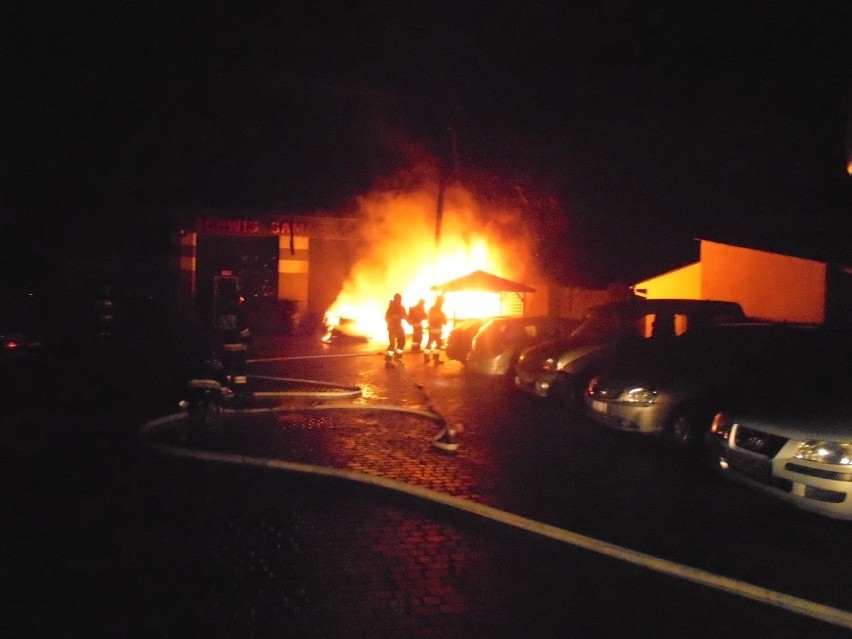 Pożar w warsztacie samochodowym w Miłkowie gasiły cztery...
