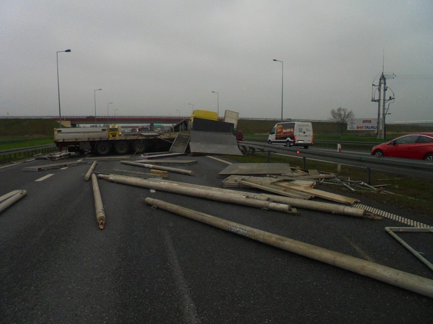 Wypadek tira na autostradzie A4 koło Bochni, droga została...