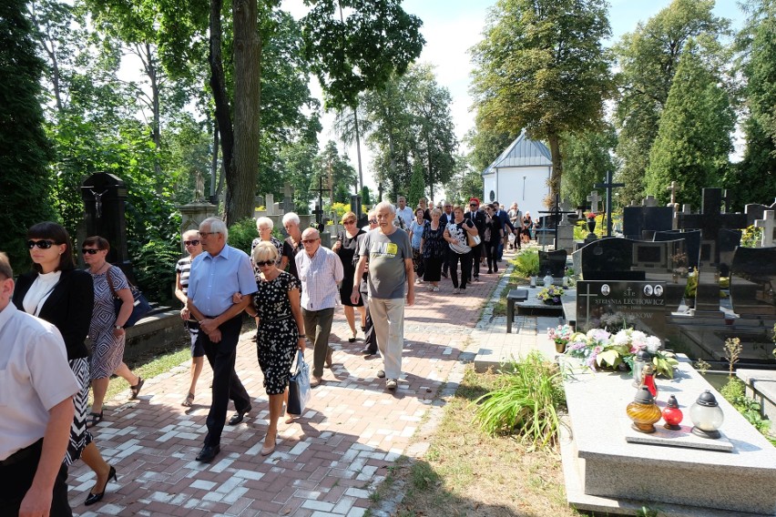 Pogrzeb Jarosława Dziemiana na cmentarzu farnym w...