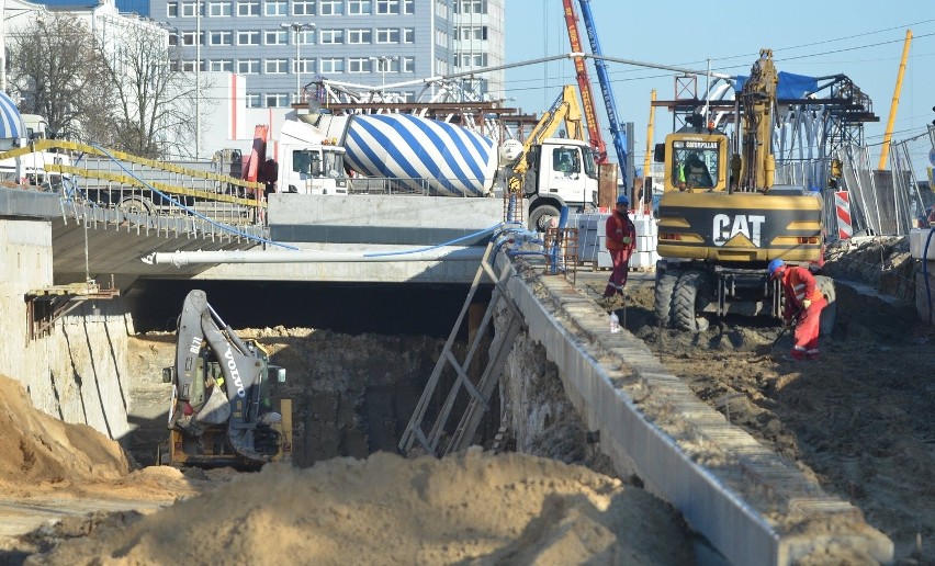 Budowa trasy W-Z: Tunel pod Wólczańską. Kiedy pod...