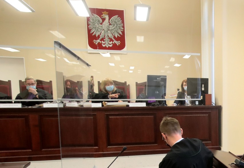 Szczeciński sąd już nie będzie wyglądał jak oblężona twierdza. Znikają obostrzenia
