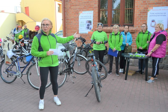 To jeszcze nie koniec zbiórki dla chorego siedmioletniego Wiktora z Małej Kloni. Chłopak w lutym zachorował na białaczkę. Walczy z chorobą. Częściej przebywa w szpitalu  niż w domu. Jest w  trakcie chemioterapii. Hospitalizacja i rehabilitacja są kosztowne. I to właśnie Wiktorowi  z Małej Kloni postanowili pomóc organizatorzy  Banku Spółdzielczego  w Koronowie. A są nimi pracownicy Banku Spółdzielczego  w Koronowie.