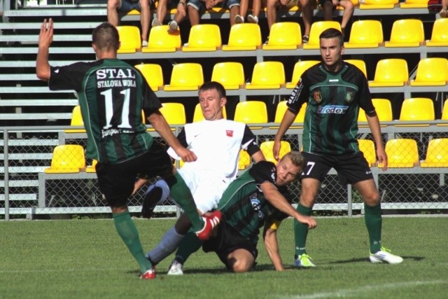 W Elblągu piłkarze Stali Stalowa Wola (z prawej Jakub Popielarz, w środku Bartosz Horajecki) pokonali miejscową Concordię 1-0.